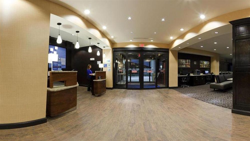 Holiday Inn Express & Suites - Denton North By Ihg Exterior foto