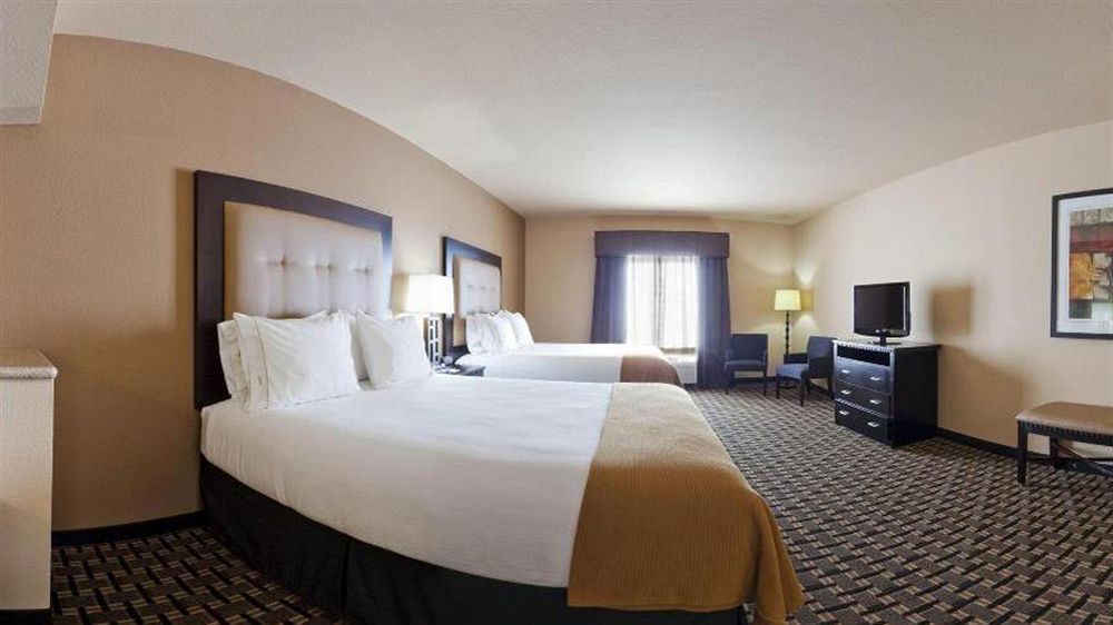Holiday Inn Express & Suites - Denton North By Ihg Exterior foto