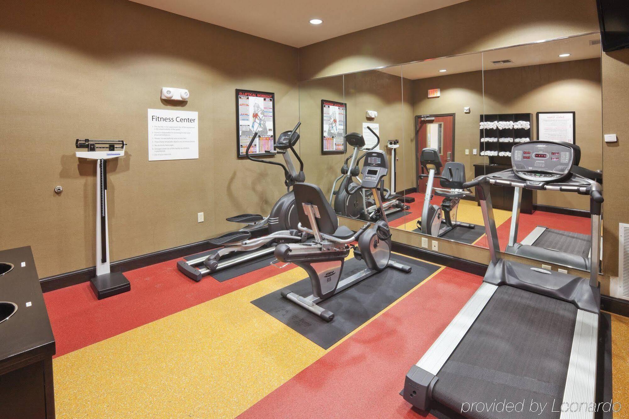 Holiday Inn Express & Suites - Denton North By Ihg Exterior foto