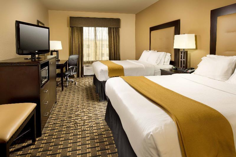 Holiday Inn Express & Suites - Denton North By Ihg Exterior foto