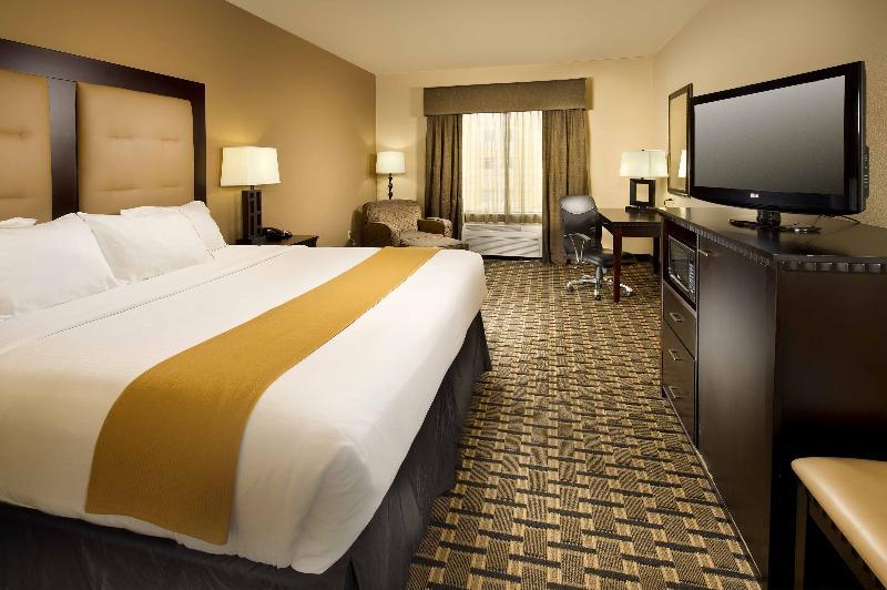 Holiday Inn Express & Suites - Denton North By Ihg Exterior foto