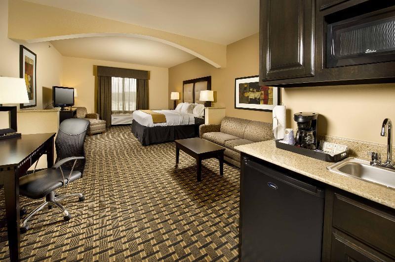 Holiday Inn Express & Suites - Denton North By Ihg Exterior foto